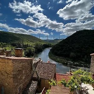 Les Roches Comprégnac